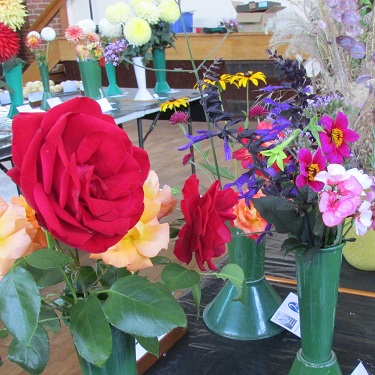 A  rose anf mixed flowers