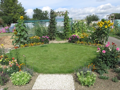 The Store Garden in full bloom